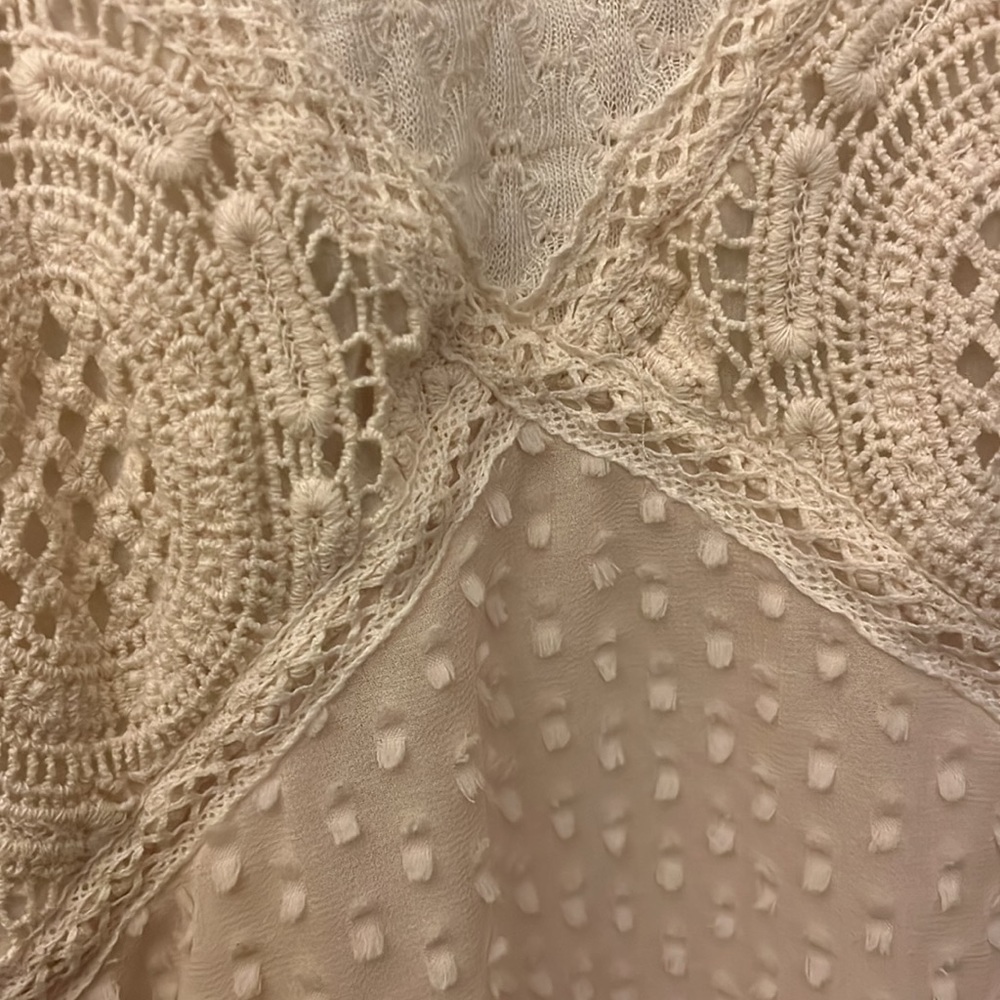 Meadow Rose v neck tee with detail - Picture 4 of 4